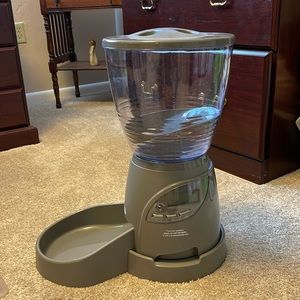 Programmable Pet Food Dispenser by Petmate